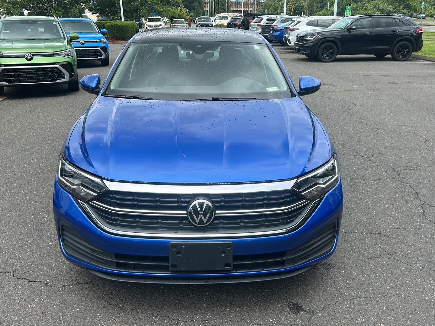 Used 2023 Rising Blue Metallic Volkswagen SE image 7
