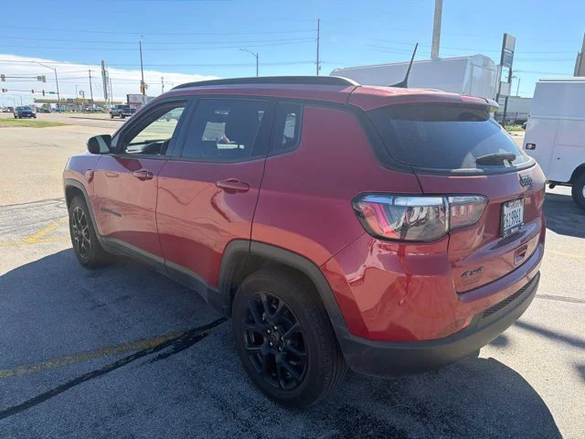 Used 2025 Red Hot Pearlcoat Jeep Latitude image 7