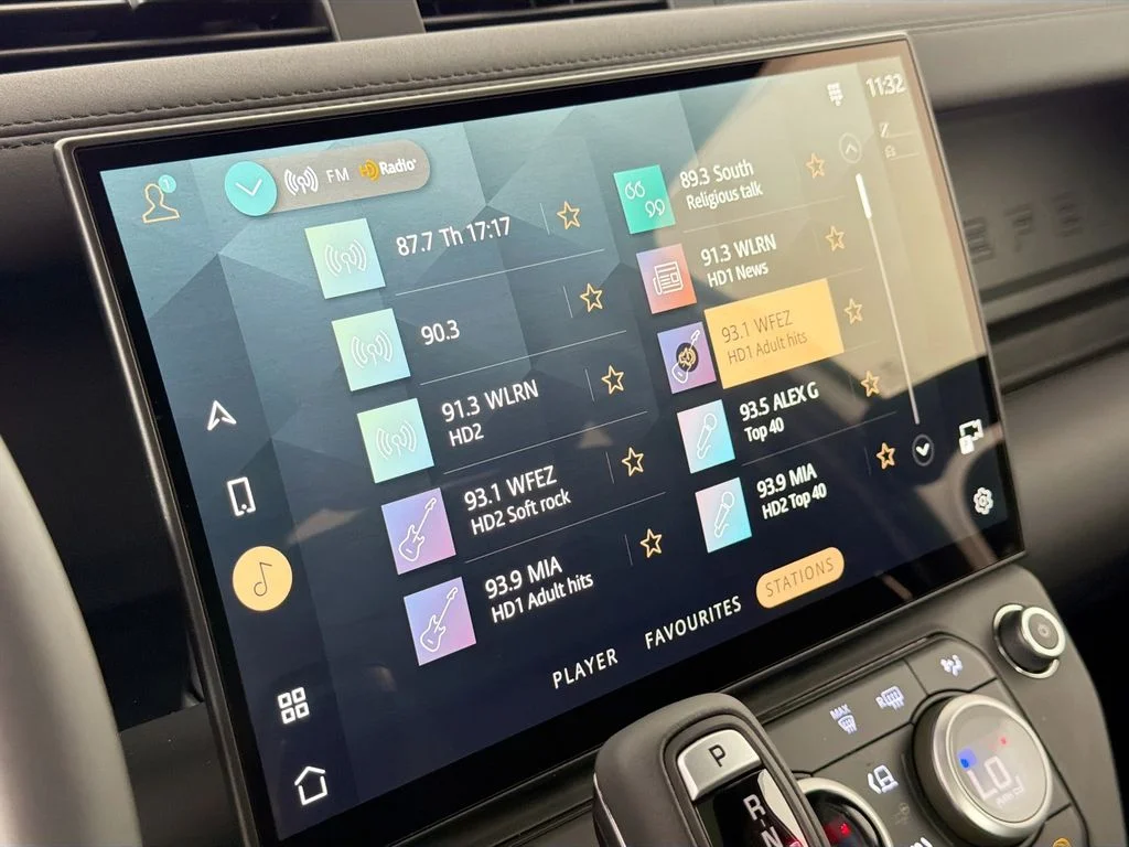 New 2026 Fuji White Land Rover X-Dynamic SE image 15