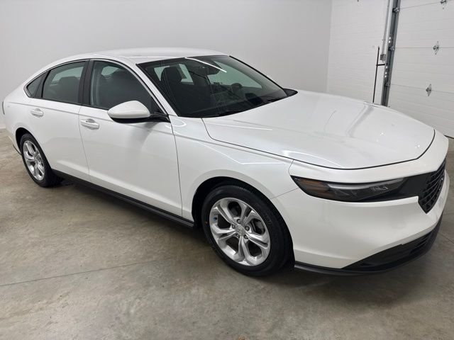 Used 2023 White Honda LX image 3