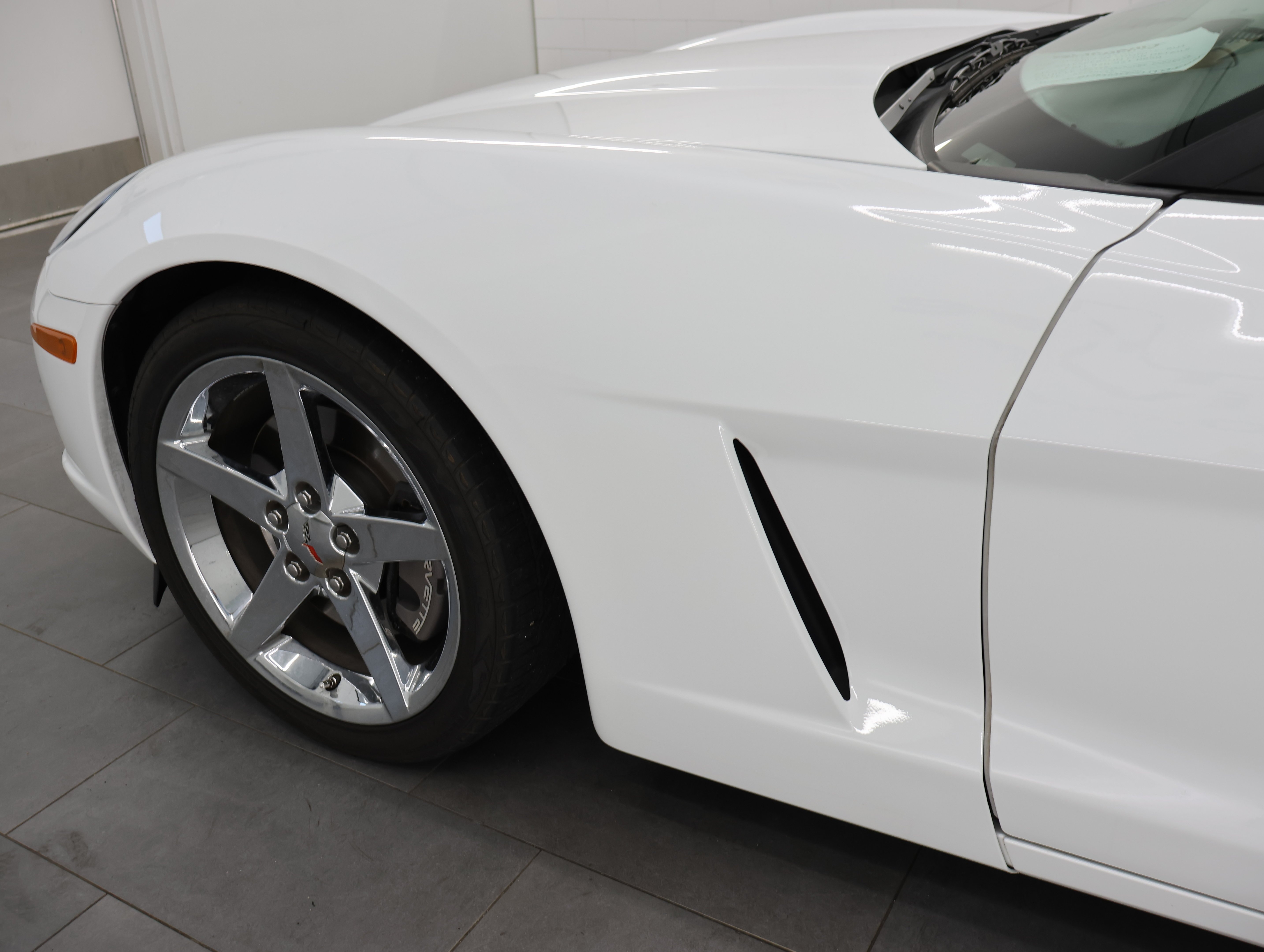 Used 2007 Arctic White Chevrolet  image 30