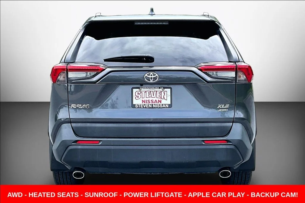 Used 2020 Gray Toyota XLE Premium image 5