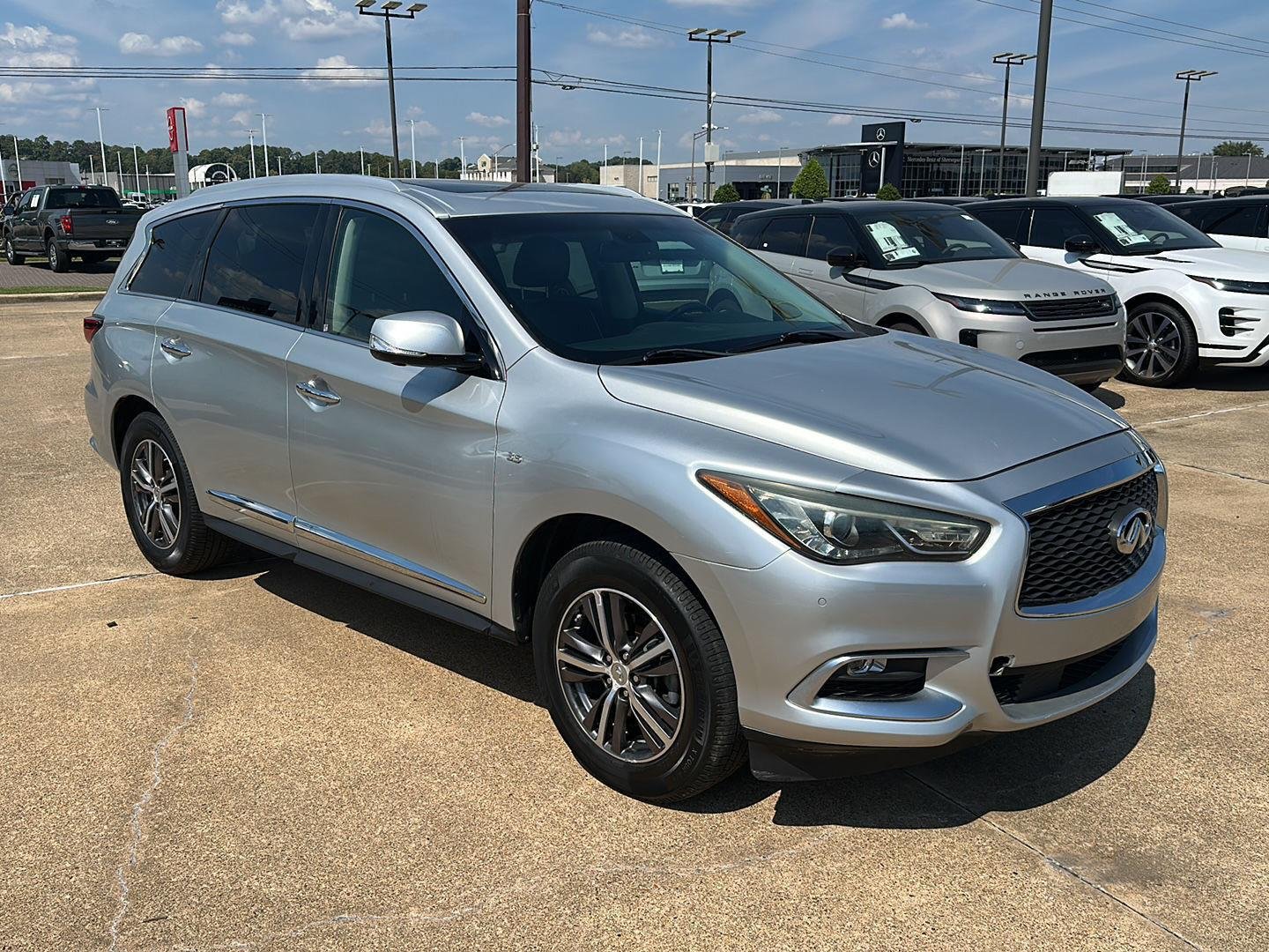 Used 2016 Liquid Platinum INFINITI  image 3