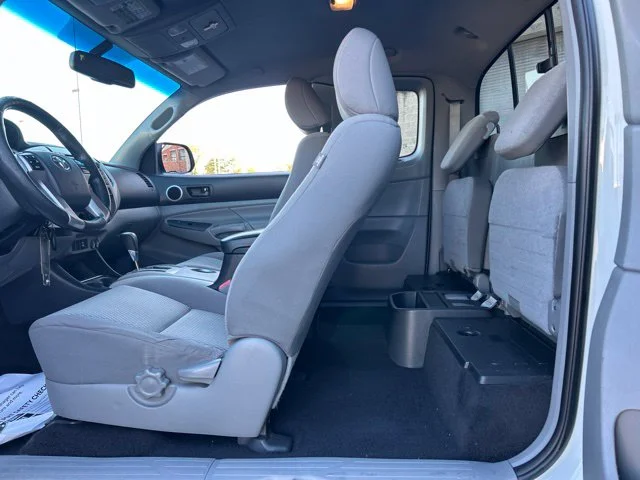 Used 2013 White Toyota Base image 21