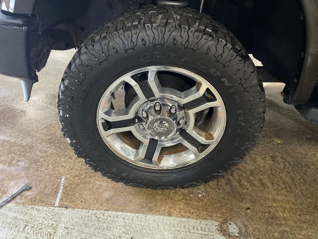 Used 2010  Ford XL image 11