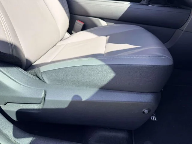 Used 2025 White Nissan SV image 9