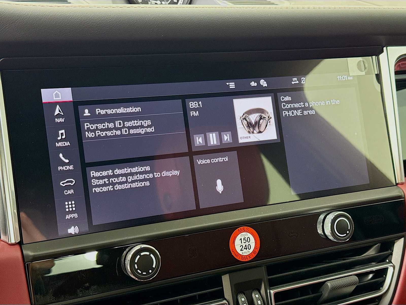 2026 Porsche Macan T - Photo 18