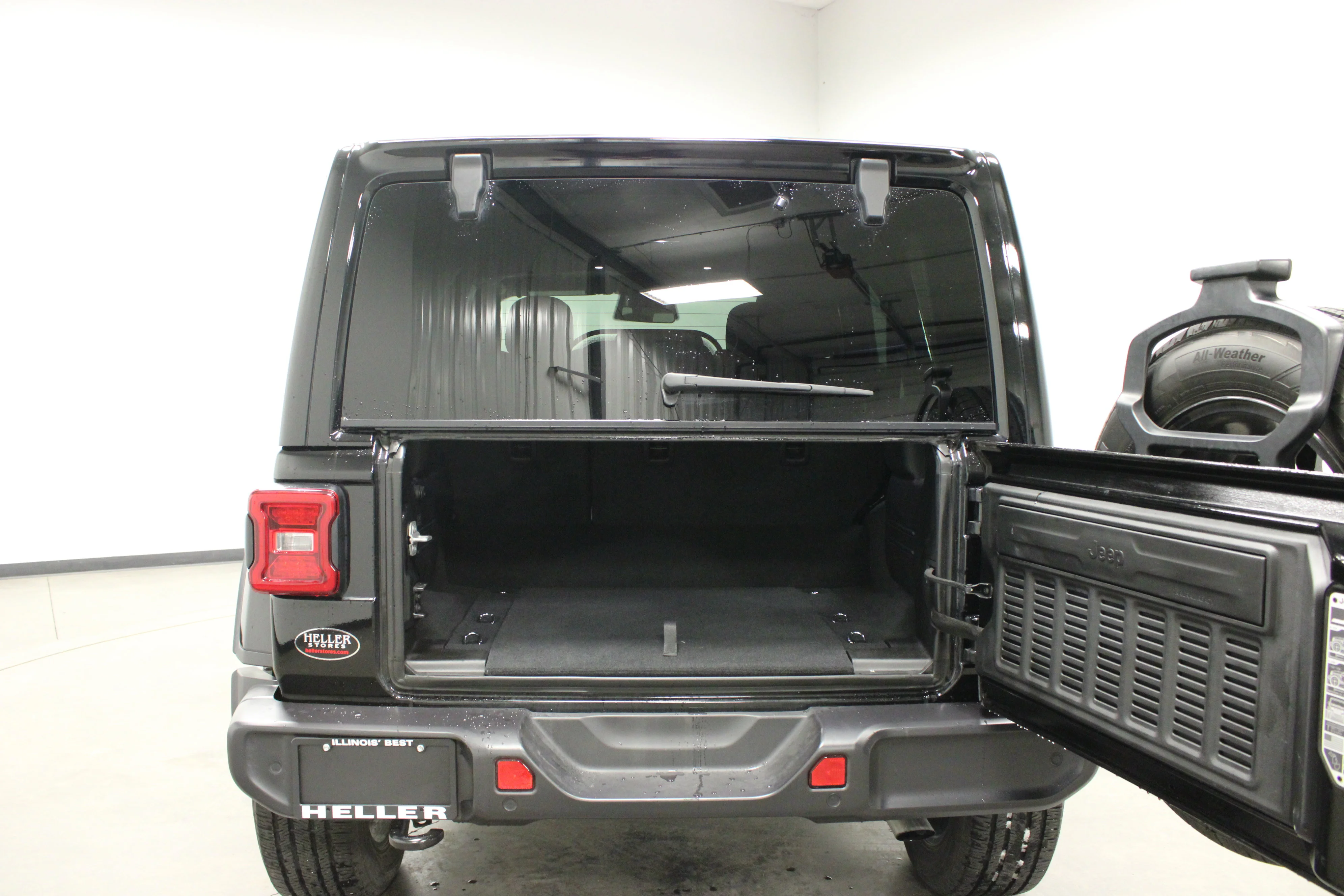Used 2025 Black Clearcoat Jeep Sahara image 13
