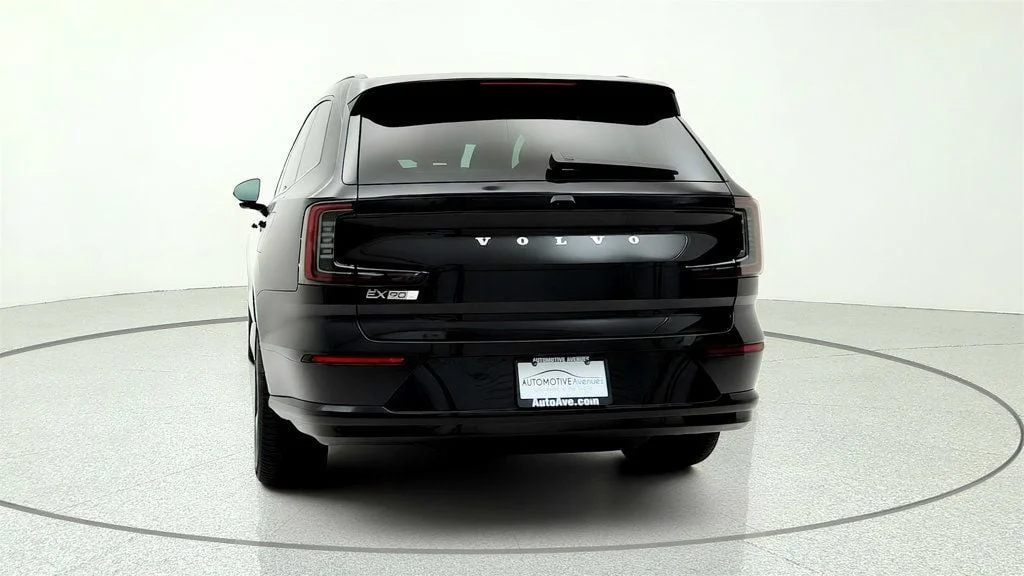 Used 2025 Onyx Black Metallic Volvo Twin Motor Performance Plus 6-Seater w/ Panoramic Roof image 6
