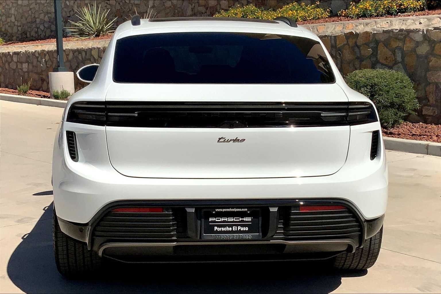2025 Porsche Macan Turbo Electric - Photo 6