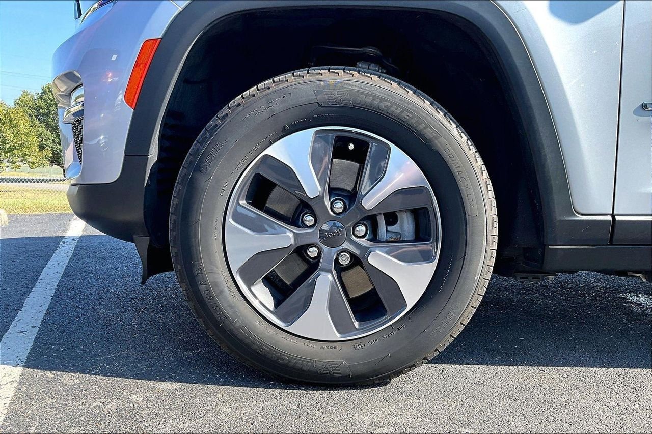 Used 2022 Silver Zynith Jeep Limited 4x4 image 2