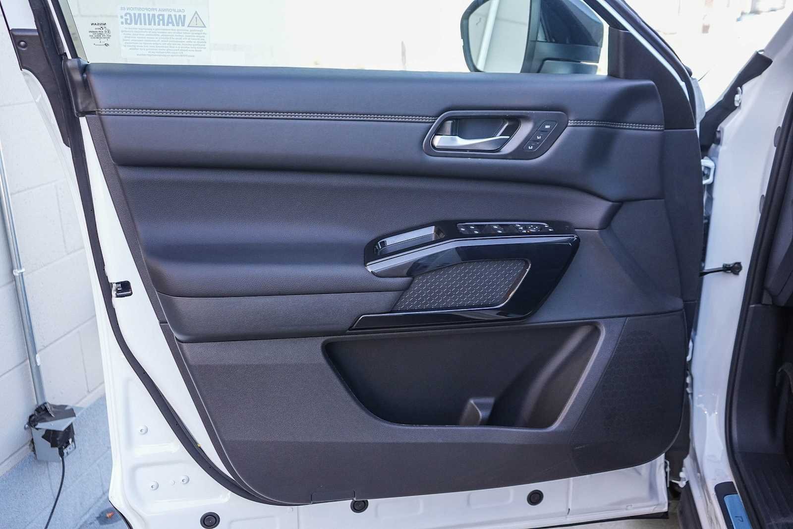 New 2026 Everest White Pearl TriCoat Nissan Platinum image 25