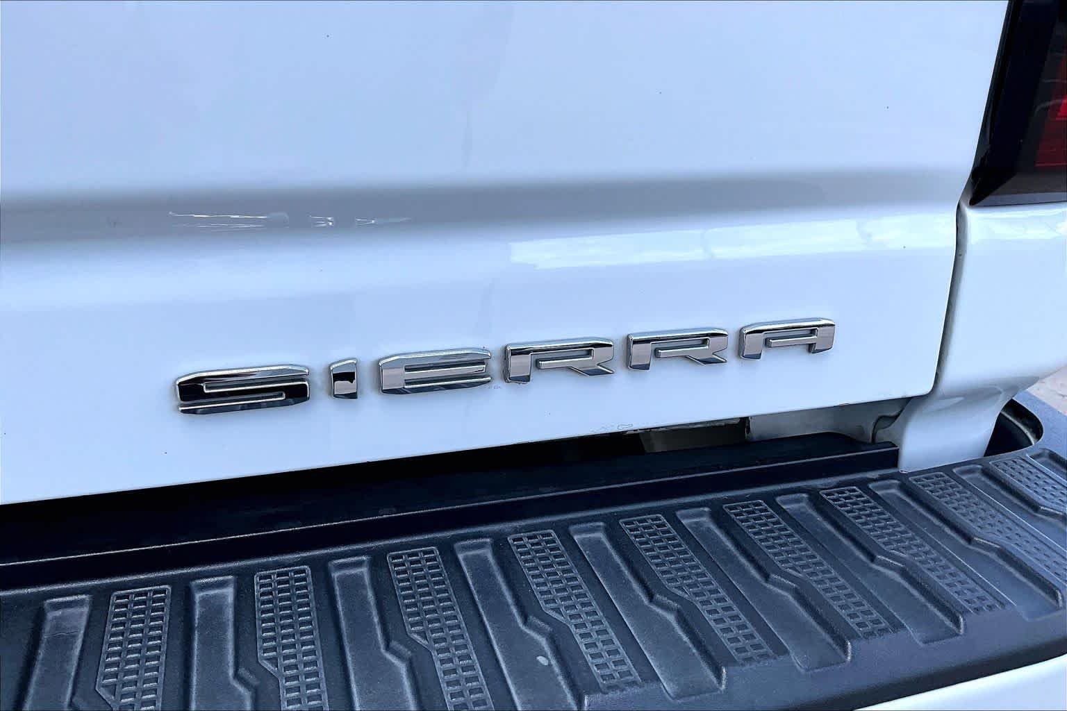 Used 2024 Summit White GMC Denali Ultimate image 10
