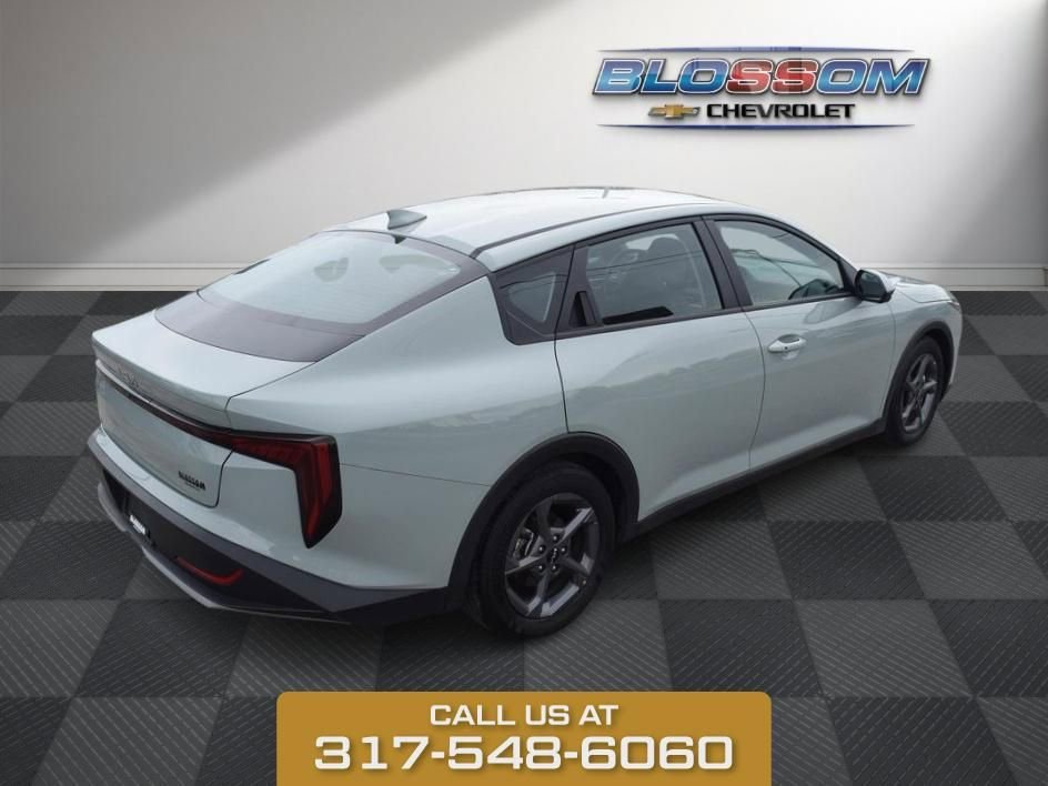2025 Kia K4 LXS - Photo 7
