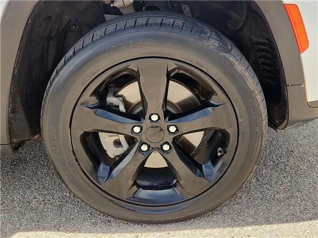 Used 2023 White Jeep Altitude 4x4 image 7