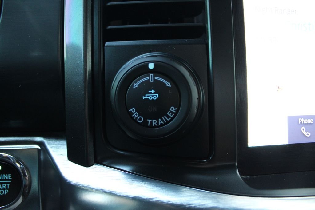 Used 2023  Ford Lariat image 32