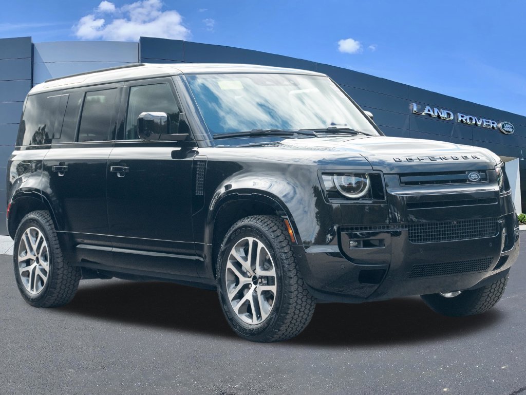 New 2026 Santorini Black Land Rover X-Dynamic SE image 3