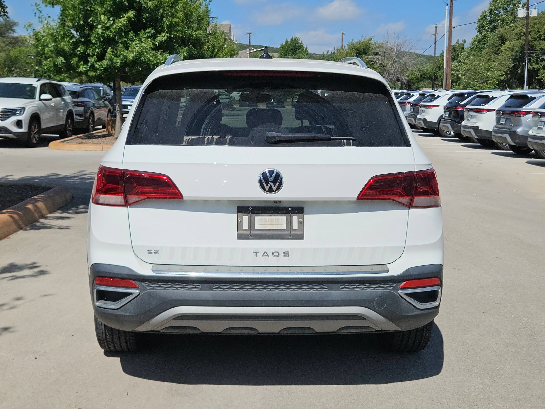 Certified Used 2023 Pure White Volkswagen SE image 5