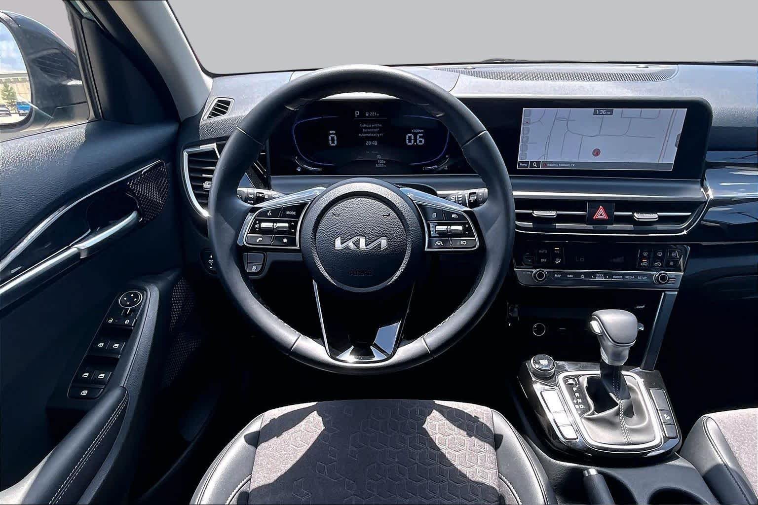 Used 2026 Pluton Blue/Black Roof Kia S image 6