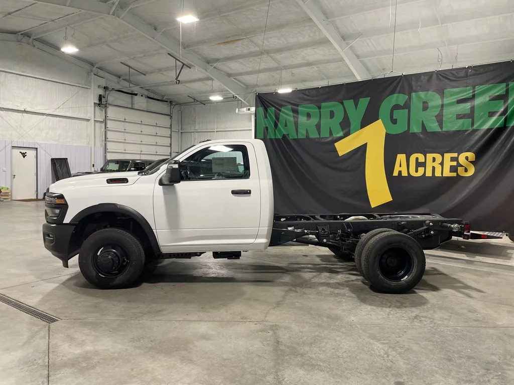 New 2026 Bright White Clear-Coat Exterior Paint RAM Tradesman image 8