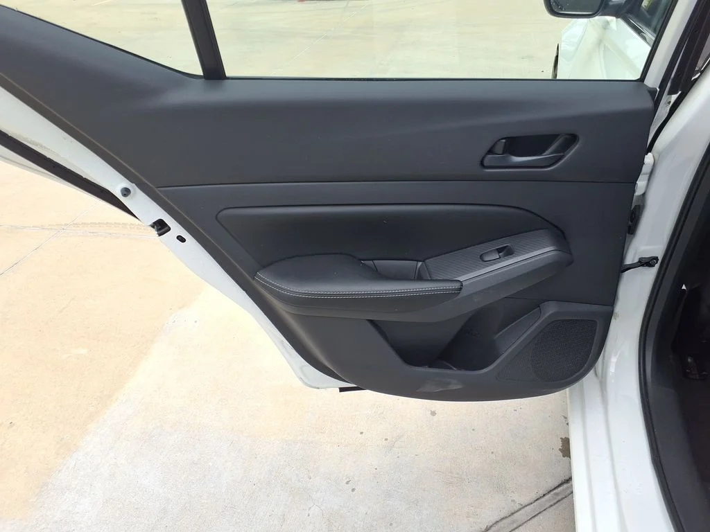 Used 2025 White Nissan 2.5 SV image 16