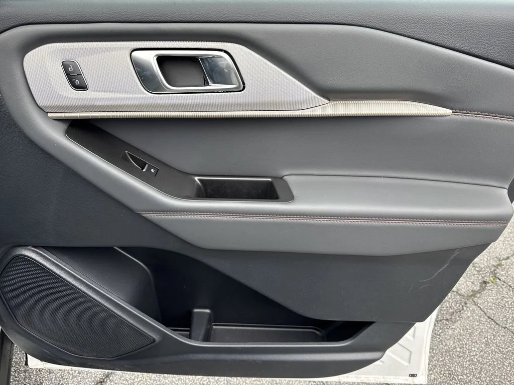 New 2026 Star White Metallic Tri-Coat Ford Active image 14