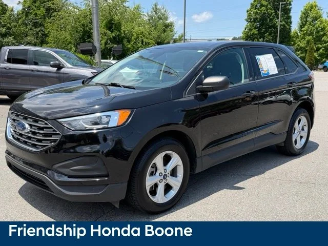 Used 2022 Black Ford SE image 11