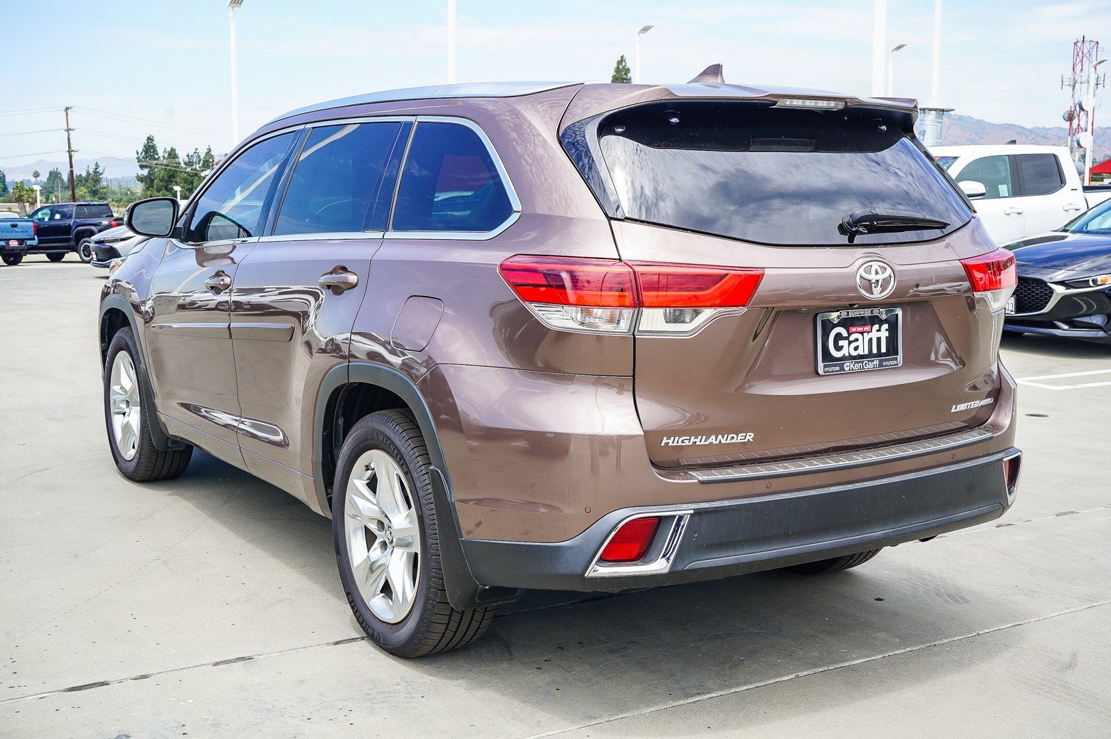 Certified Used 2017 Toasted Walnut Pearl Toyota Limited image 4