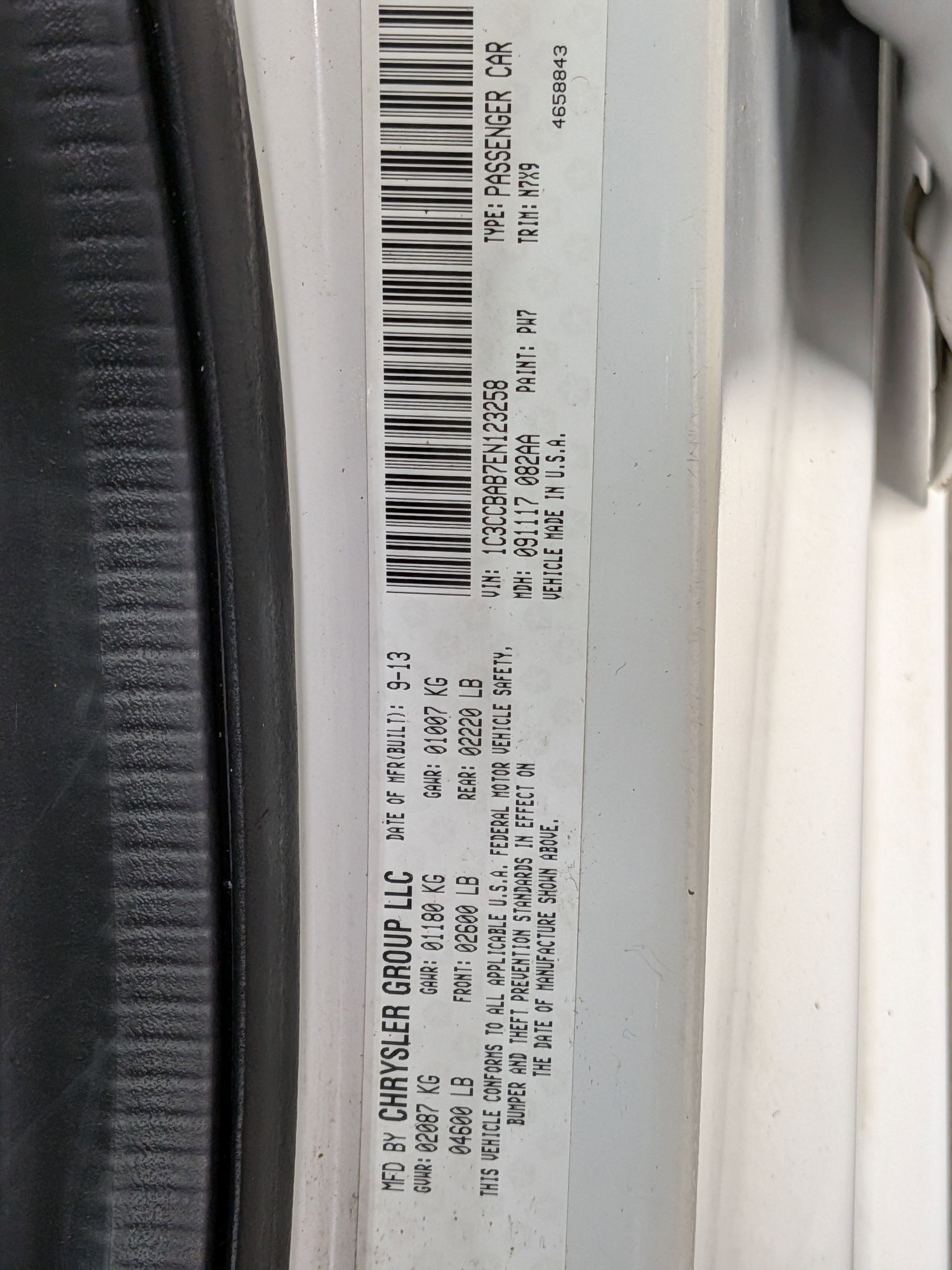 Used 2014 Bright White Clearcoat Chrysler LX image 32