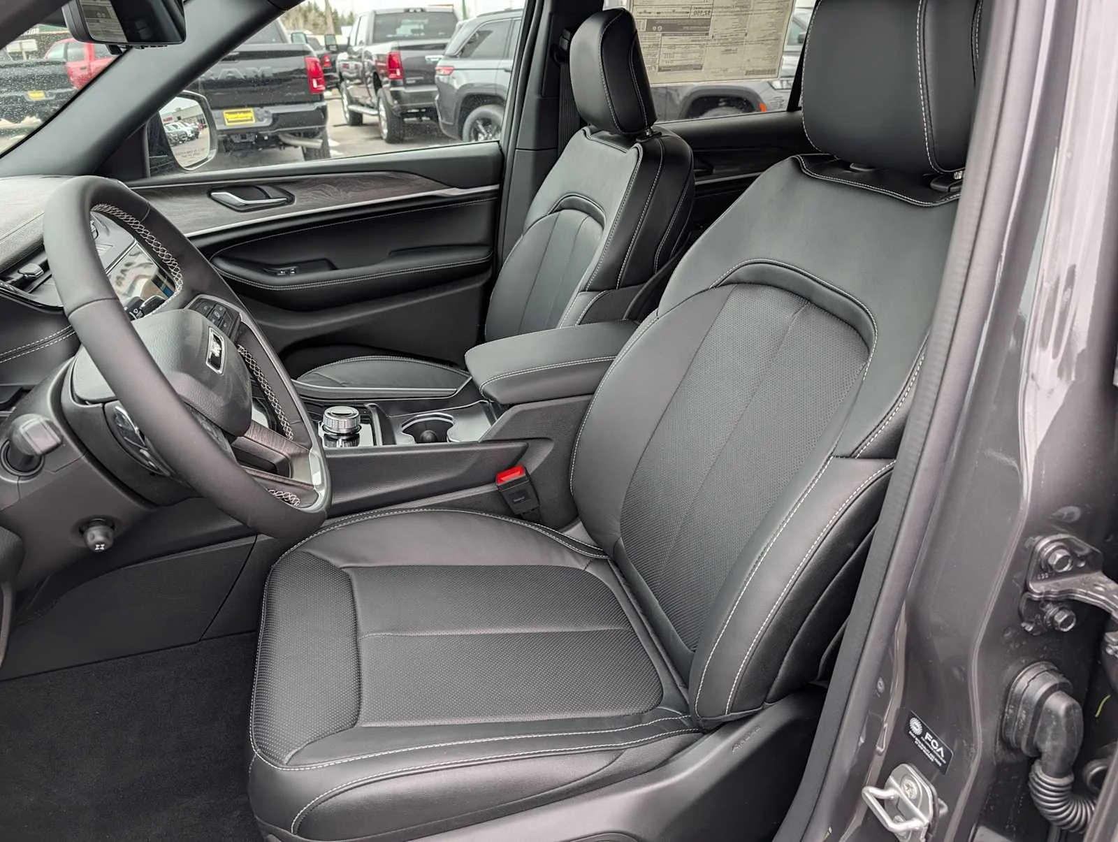 New 2026 Baltic Gray Metallic Clear-Coat Exterior Paint Jeep Limited Reserve image 9