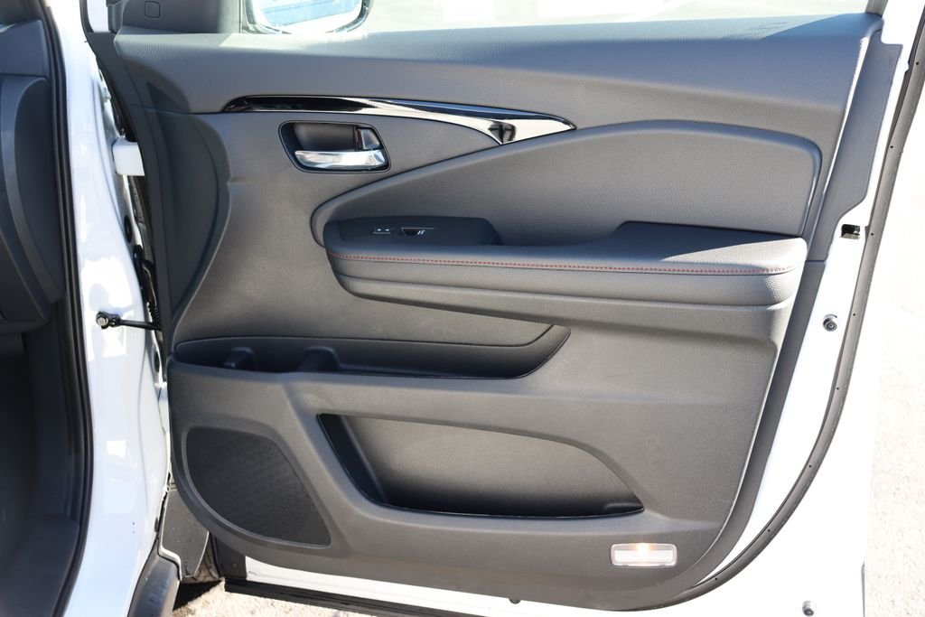 New 2026 Platinum White Pearl Honda Black Edition image 19