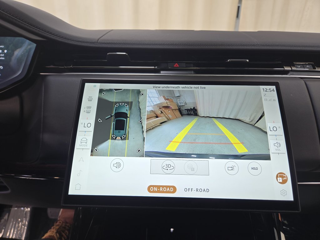 Used 2025 Fuji White Land Rover SE image 9