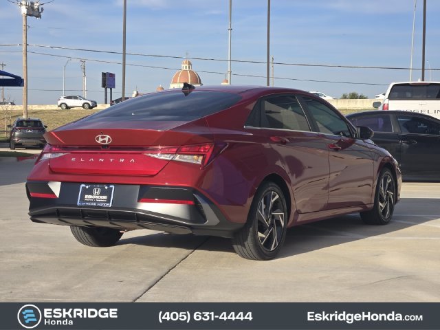 Used 2025 Red Hyundai SEL Convenience image 7