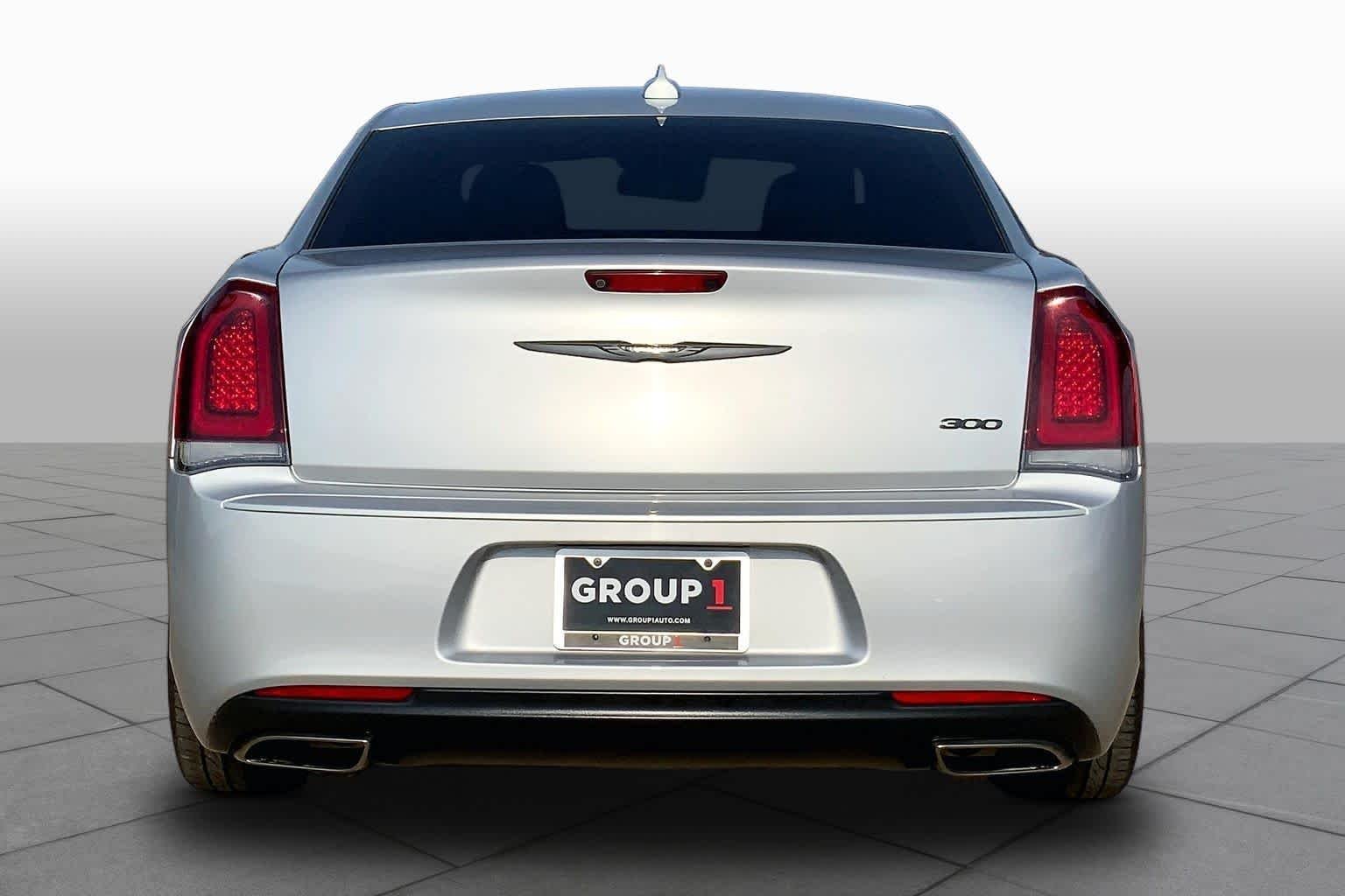 Pre-Owned 2022 Chrysler 300 Touring