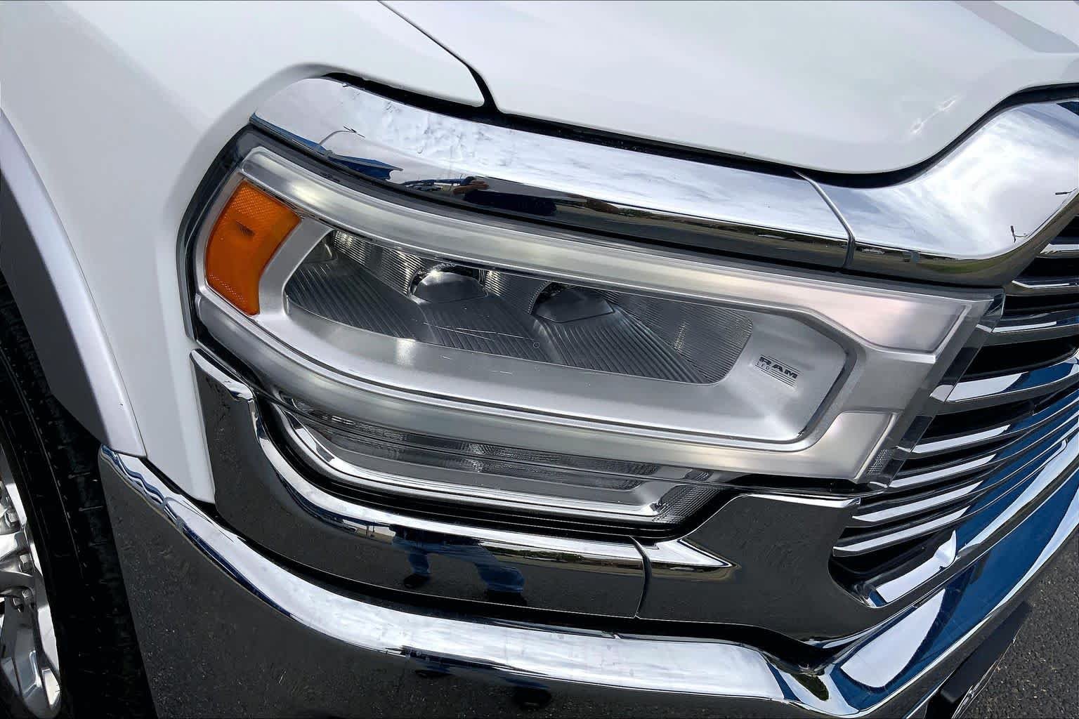 Used 2019 Bright White Clearcoat Ram Laramie image 28