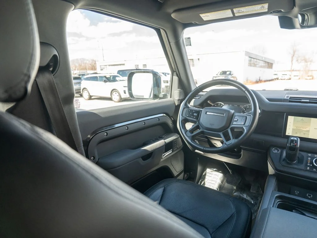 Used 2023 Black Land Rover X-Dynamic SE image 19
