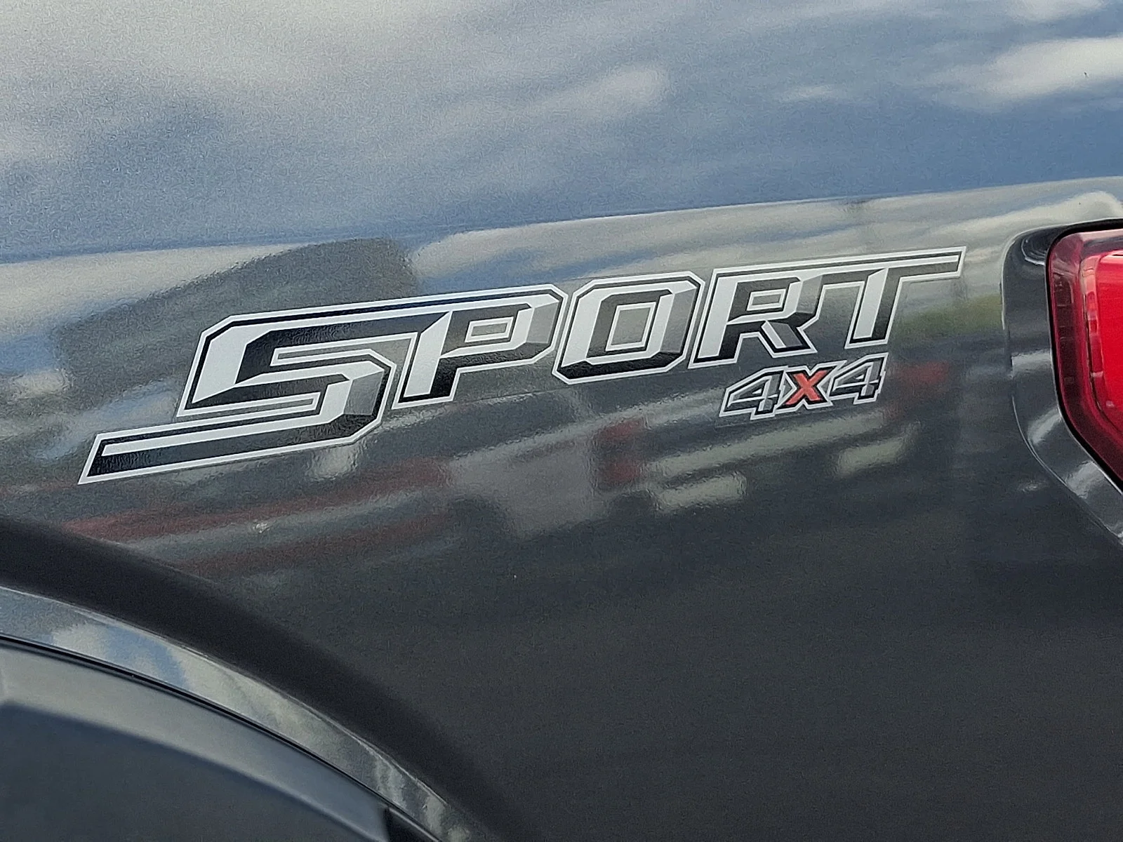 Used 2019 Magnetic Metallic   J7 Ford LARIAT image 32