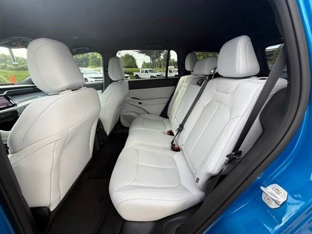 New 2026 Hydro Blue Pearl-Coat Exterior Paint Jeep Laredo image 22