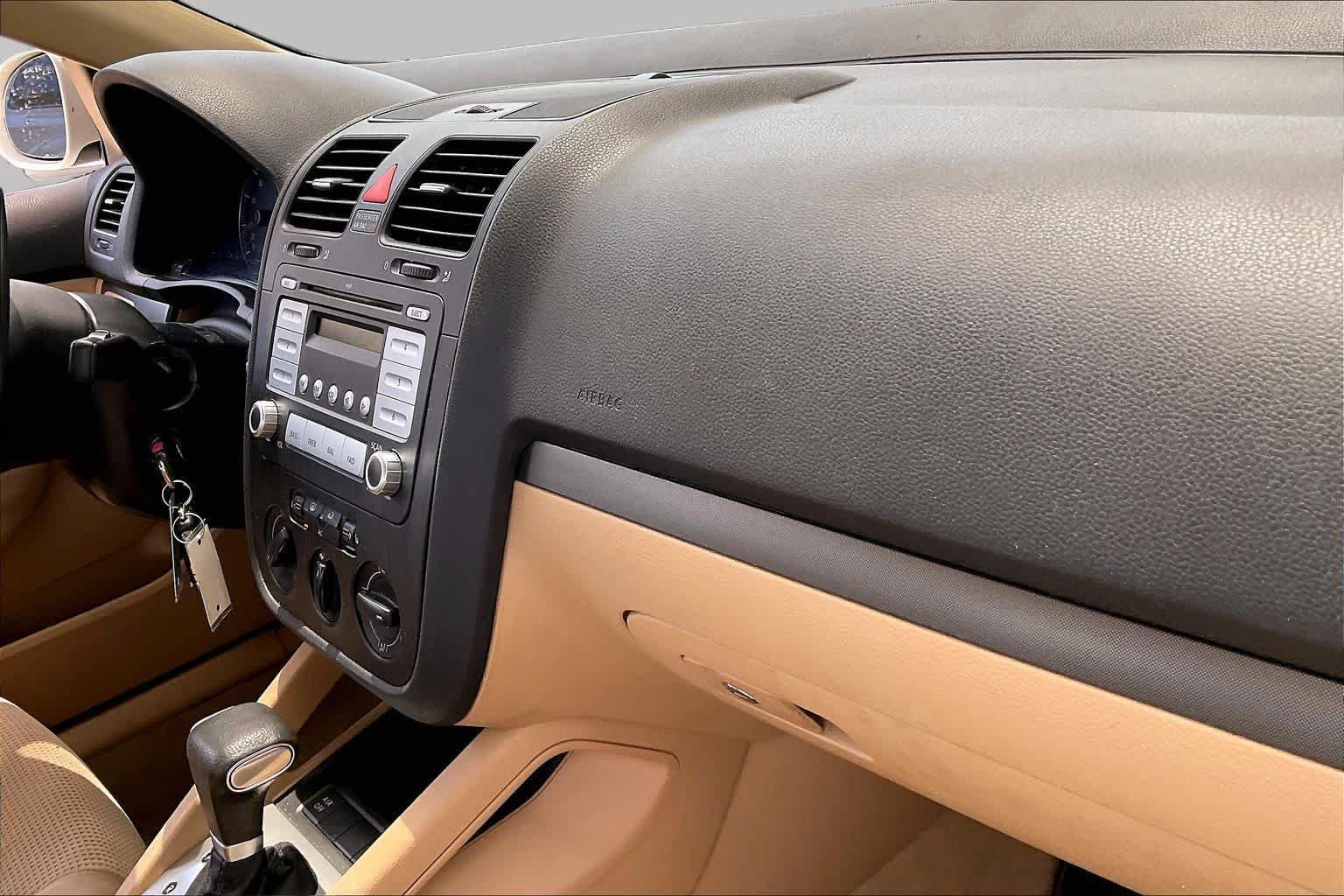 Used 2008 WHITE Volkswagen S image 17