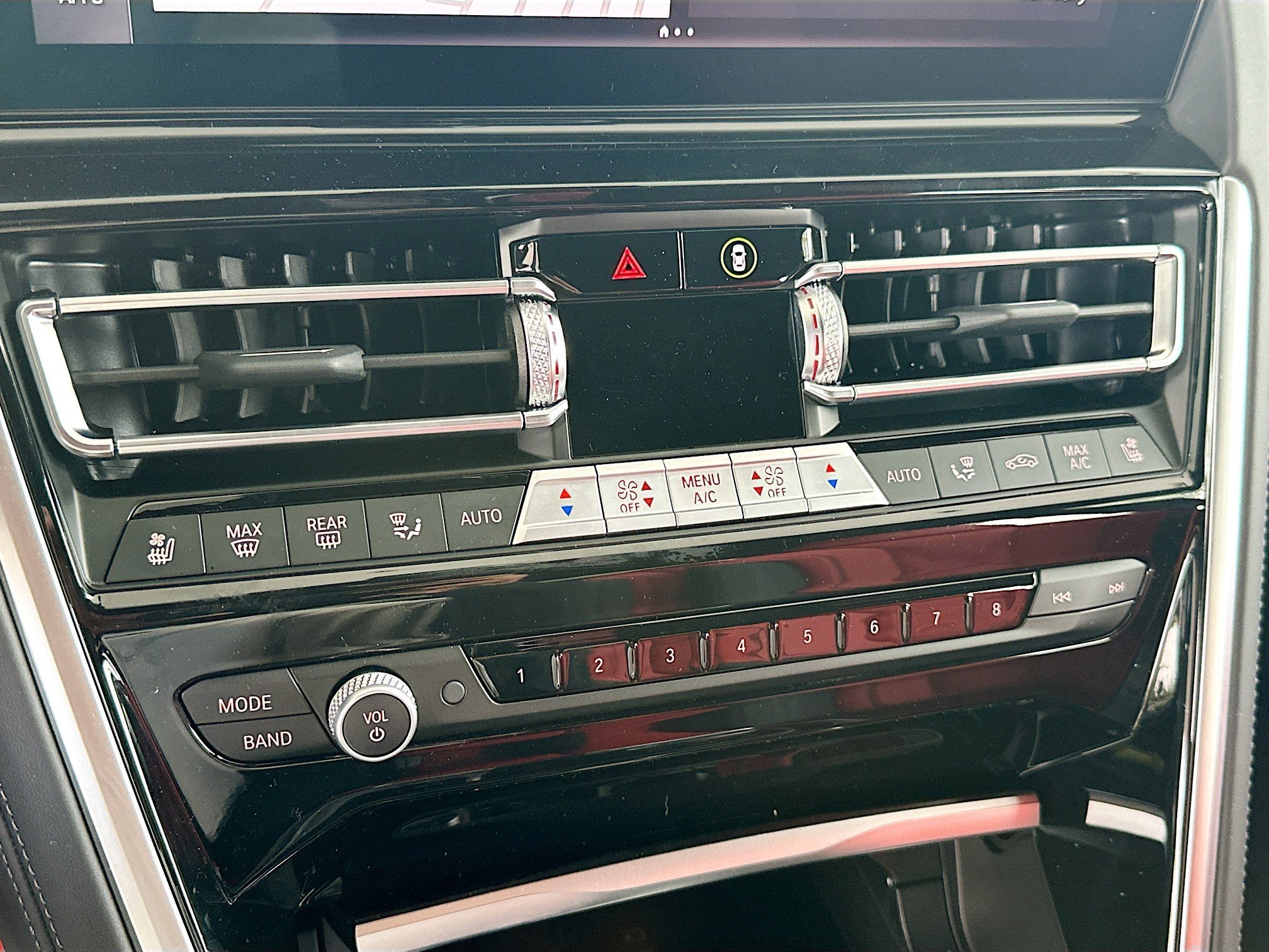 2025 BMW 8 Series Alpina B8 - Photo 13