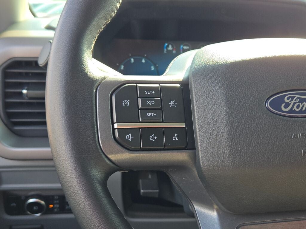 Used 2024 Black Ford XLT image 27