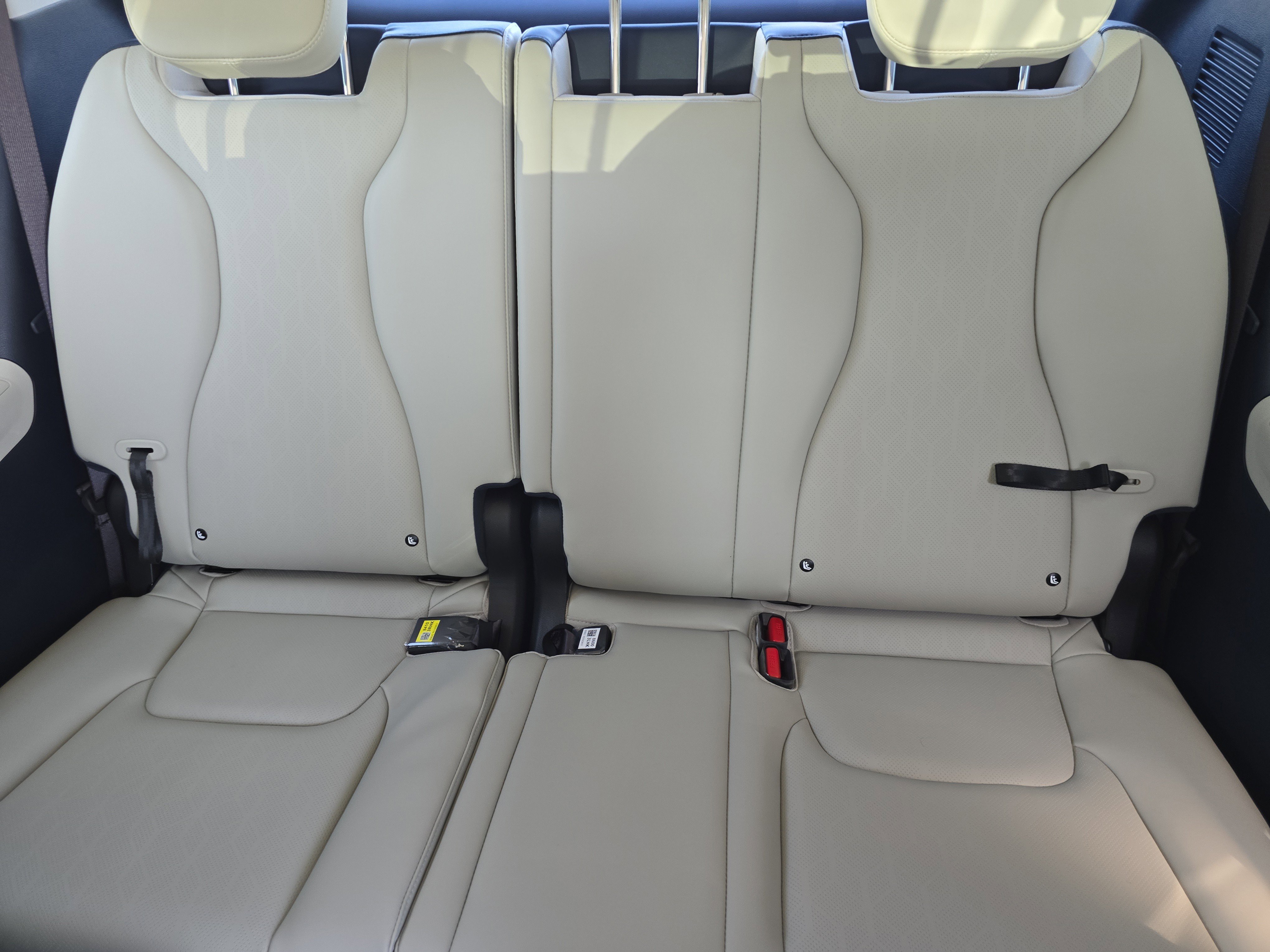 New 2026 Ceramic Silver Kia SX image 18
