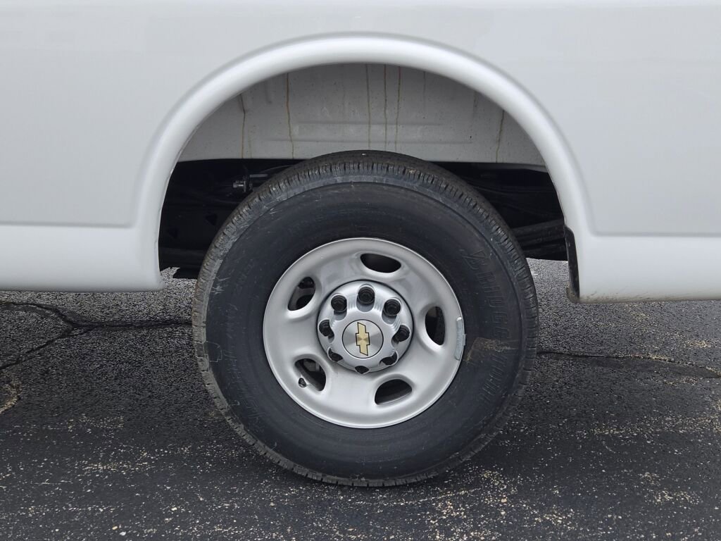 2025 Chevrolet Express Cargo Work Van - Photo 15