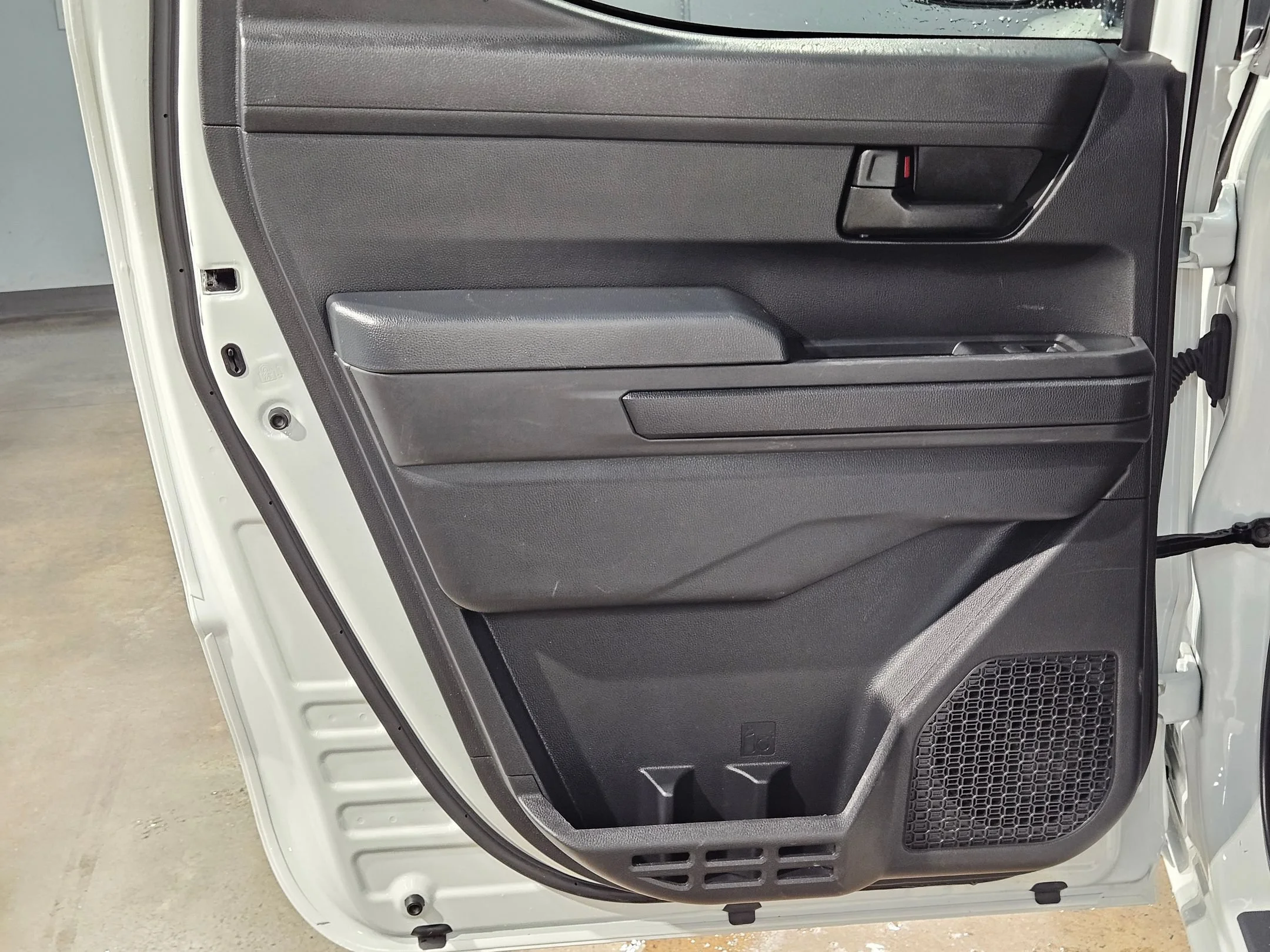 Used 2025 Ice Cap Toyota SR5 image 33