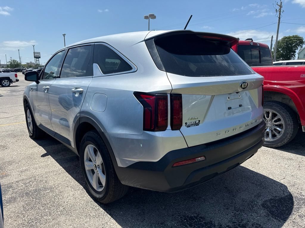 Used 2021 Sparkling Silver Kia LX image 3