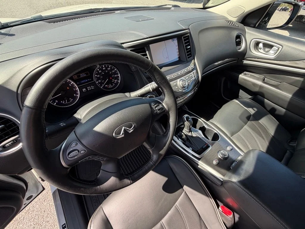 Used 2019 White INFINITI LUXE image 13