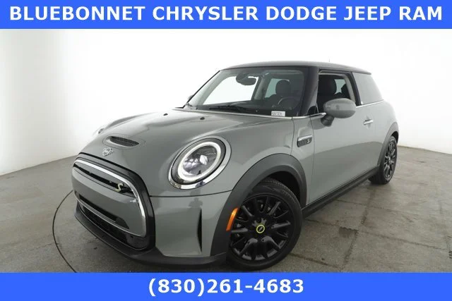 2023 MINI Hardtop Cooper SE's photo