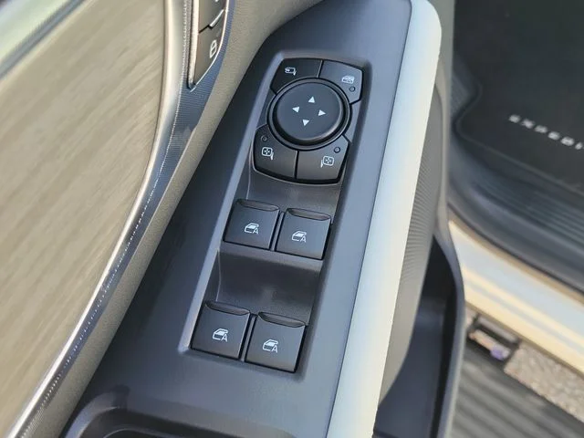New 2027 White Ford Platinum image 21