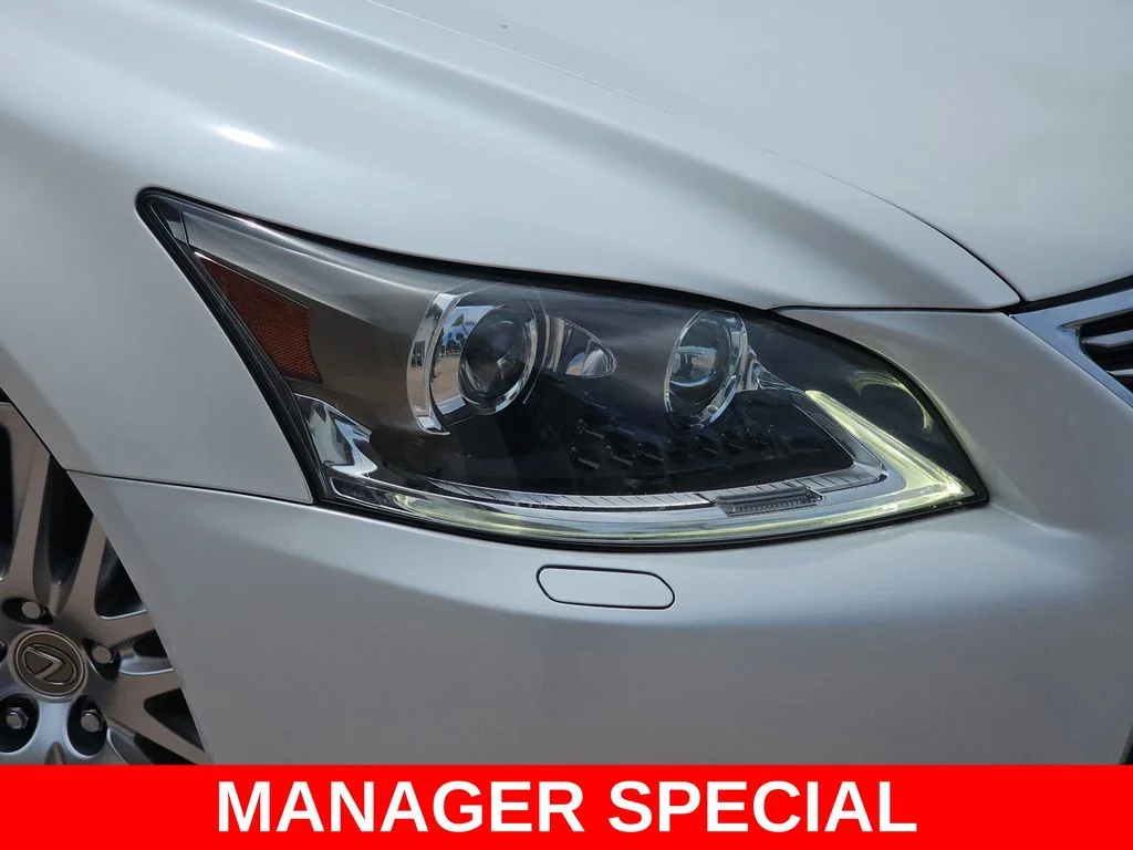 Used 2016 White Lexus 460 image 34