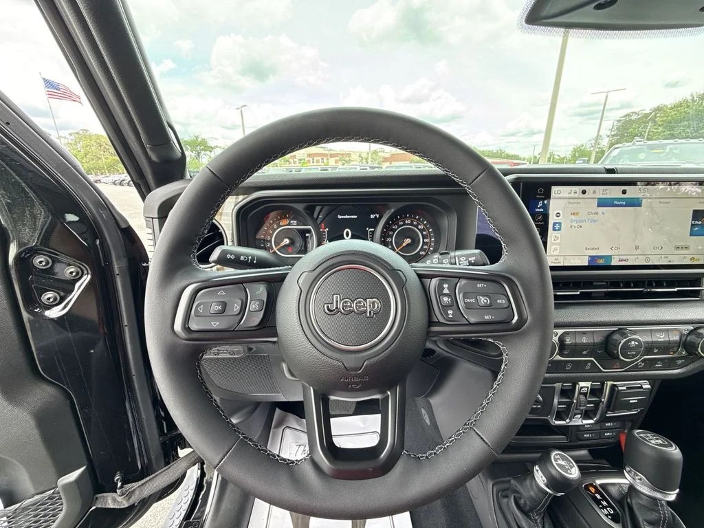 New 2026 Black Clear-Coat Exterior Paint Jeep  image 16